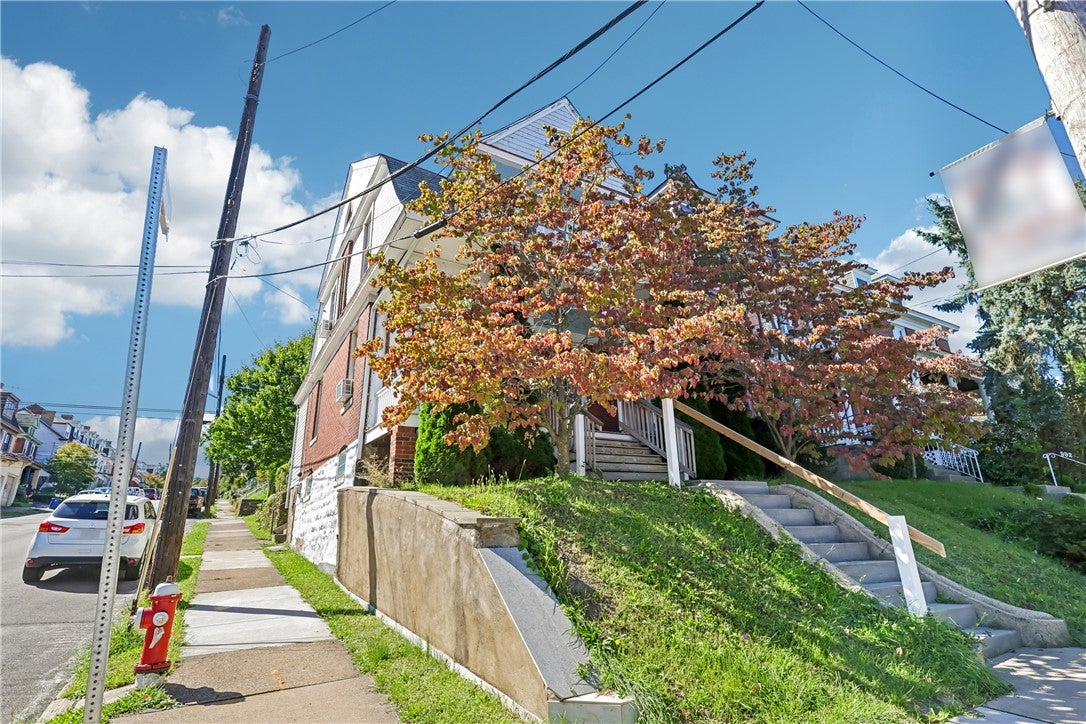 998 Greenfield Avenue