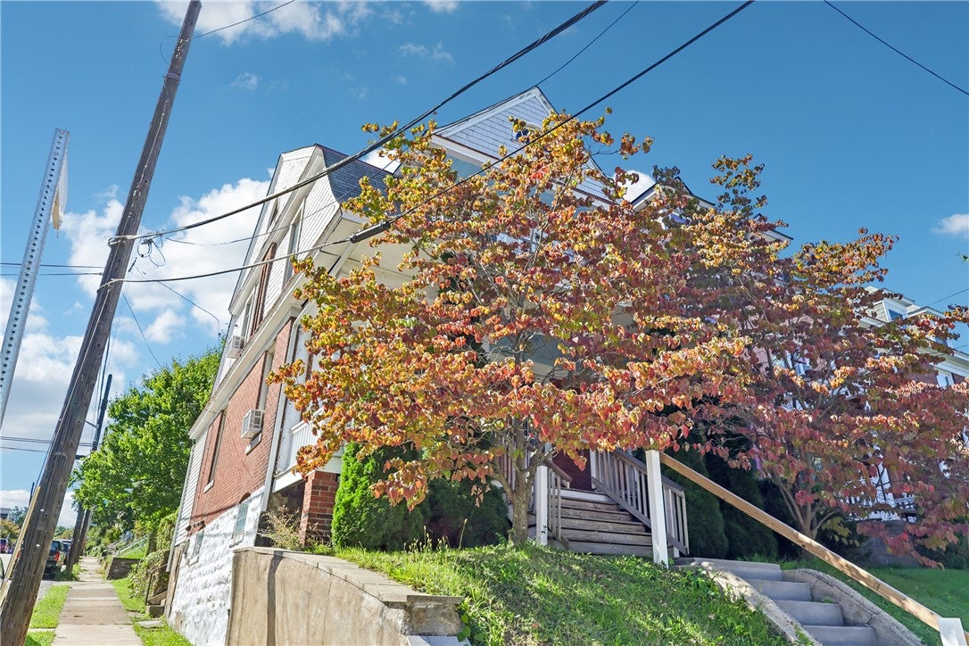 998 Greenfield Avenue