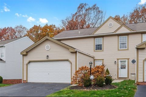 Photo of 846 Sunset Cir, Cranberry Twp, PA 16066 (MLS # 1732019)