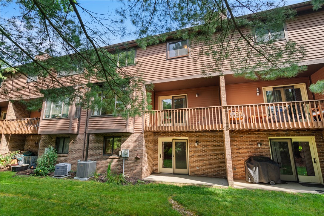 1002 Forest Edge Ct