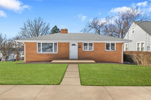 Photo of 310 Hamilton Ave, Farrell, PA 16121 (MLS # 1738571)