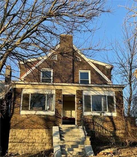 Photo of 2008 Locust St, Pittsburgh, PA 15218 (MLS # 1736294)
