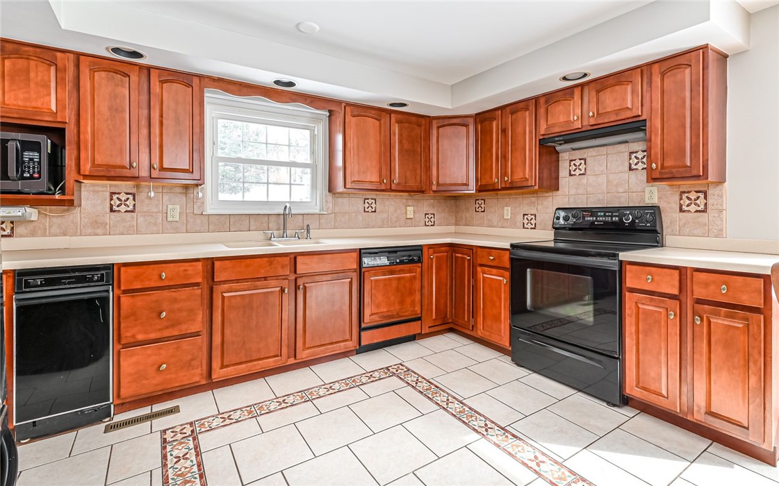 2791 Mcclintock Road Rd, White Oak, Pennsylvania image 12