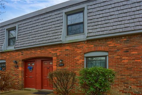 Photo of 444 Country View Ct, Pittsburgh, PA 15205 (MLS # 1735236)