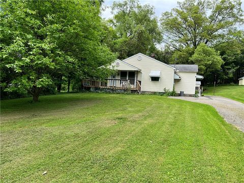 4 Woodbine Dr Hempfield Twp PA 16125