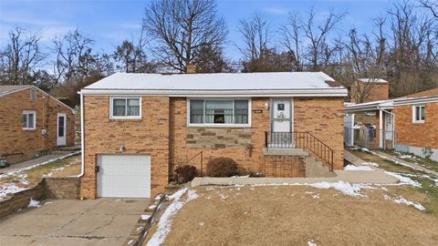 Photo of 1241 Pleasantvue Dr, Pittsburgh, PA 15227 (MLS # 1732631)