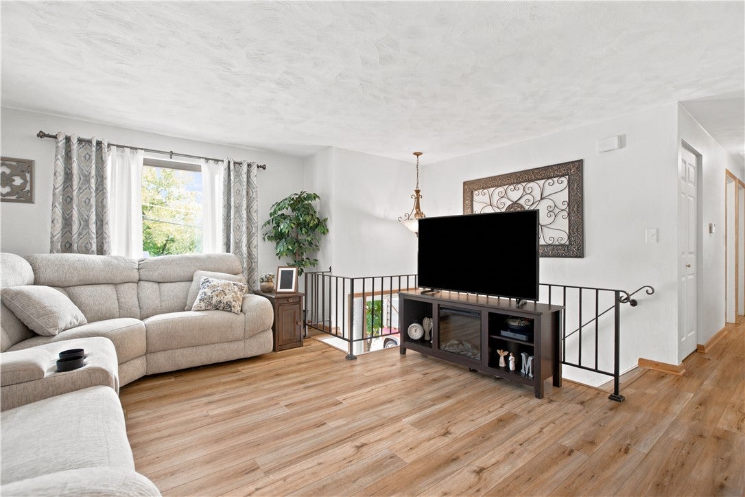 470 Crestview Dr