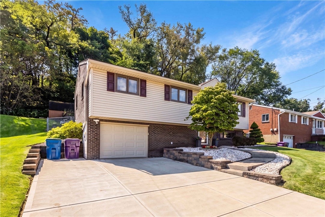 470 Crestview Dr