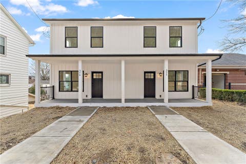 Townhouse For Rent - 379 Beaver Street St<br/> Leetsdale, PA 15056
