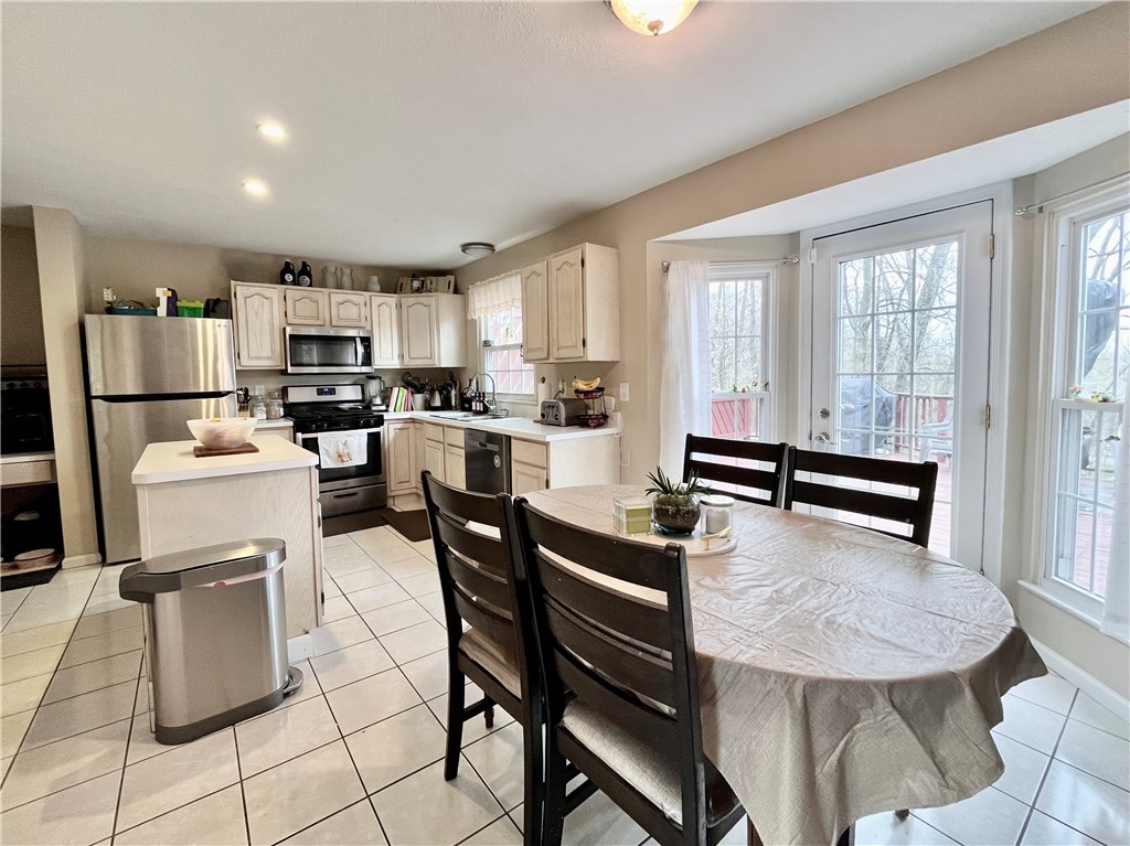 Moon/Crescent Twp, Pennsylvania 15108, United States, 3 Bedrooms Bedrooms, ,3 BathroomsBathrooms,Residential,Contingent,108643