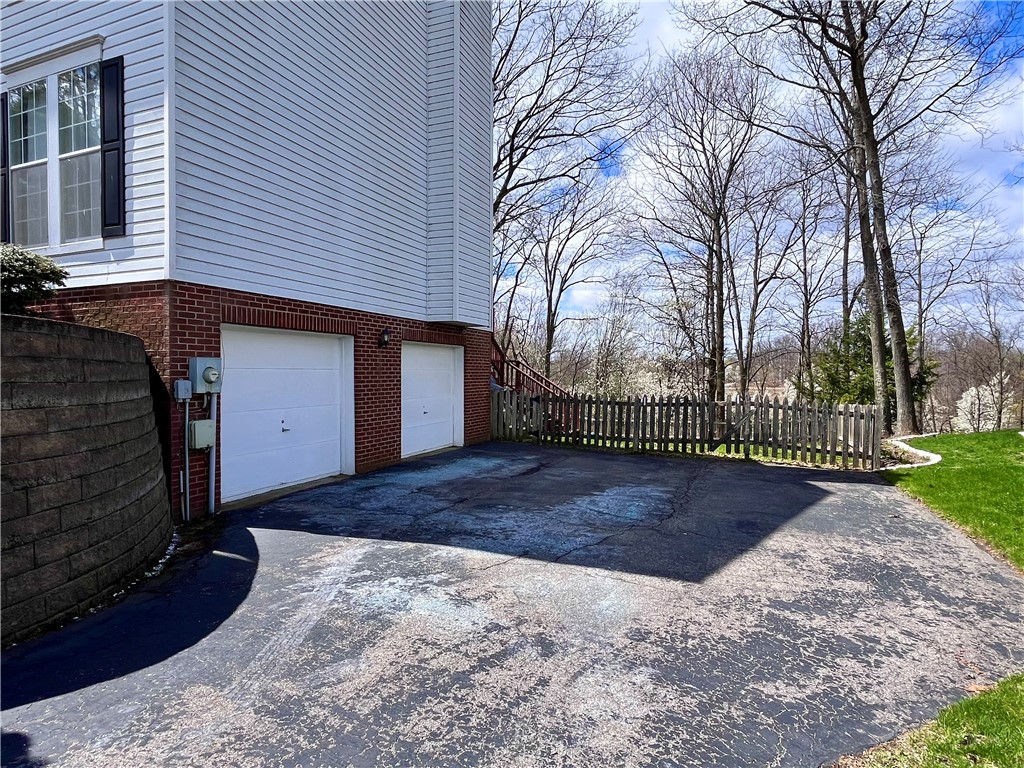 Moon/Crescent Twp, Pennsylvania 15108, United States, 3 Bedrooms Bedrooms, ,3 BathroomsBathrooms,Residential,Contingent,108643