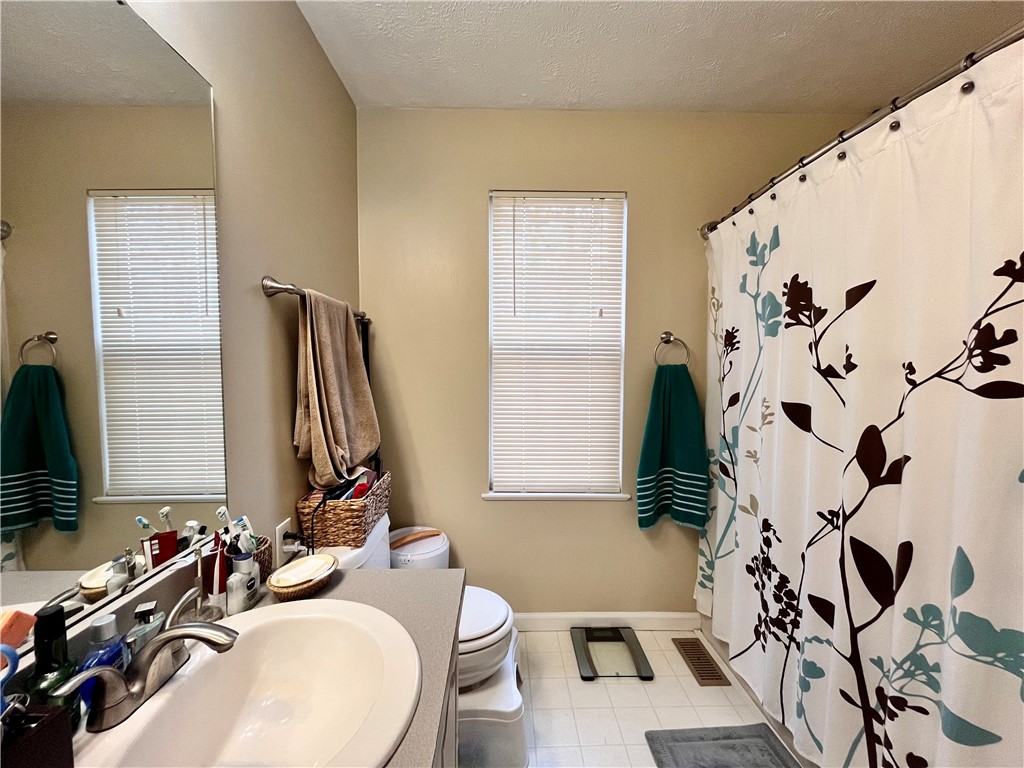 Moon/Crescent Twp, Pennsylvania 15108, United States, 3 Bedrooms Bedrooms, ,3 BathroomsBathrooms,Residential,Contingent,108643