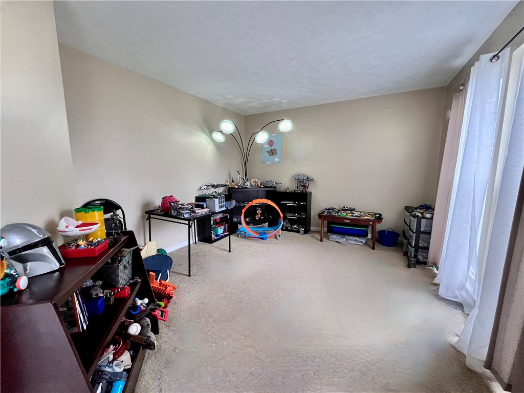 Moon/Crescent Twp, Pennsylvania 15108, United States, 3 Bedrooms Bedrooms, ,3 BathroomsBathrooms,Residential,Contingent,108643