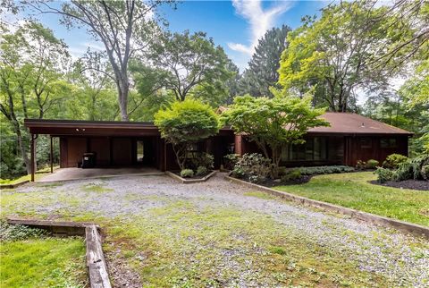 Photo of 136 Bradford Rd, Bradford Woods, PA 15015 (MLS # 1764390)