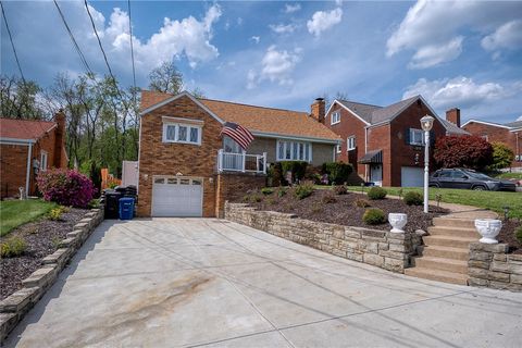 Photo of 1019 Emery Dr, Pittsburgh, PA 15227 (MLS # 1750457)