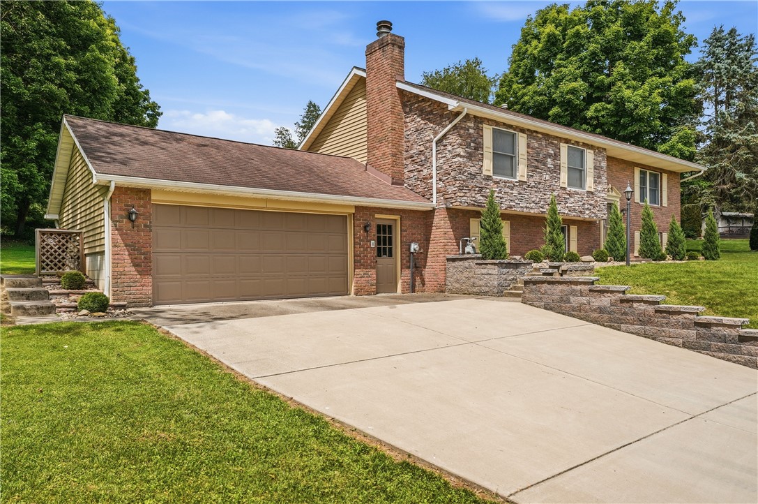 218 Village Ln