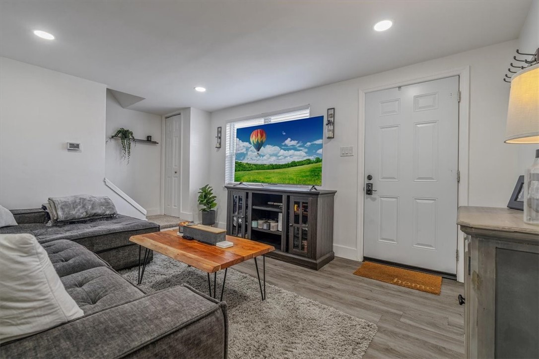 3906 Meadowbrook Blvd, Brentwood, Pennsylvania image 4