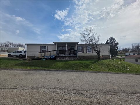 Photo of 1216 Sherwood Dr, Elizabeth, PA 15037 (MLS # 1748417)