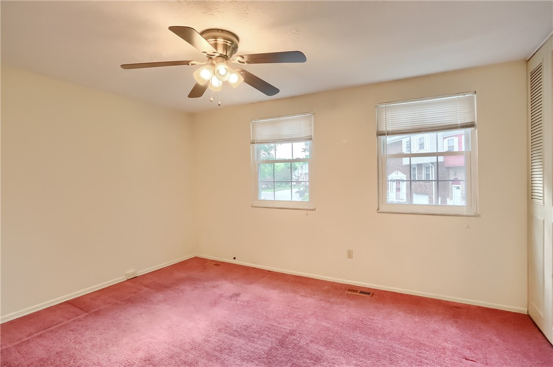 Photo 16 of 27 of 304 Hickory Cir townhome