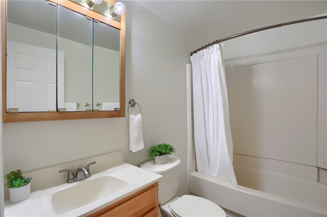 Photo 17 of 27 of 304 Hickory Cir townhome