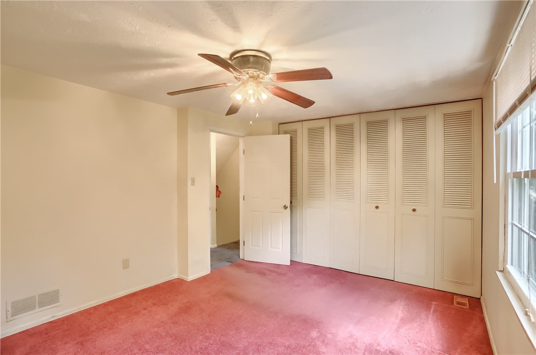 Photo 18 of 27 of 304 Hickory Cir townhome