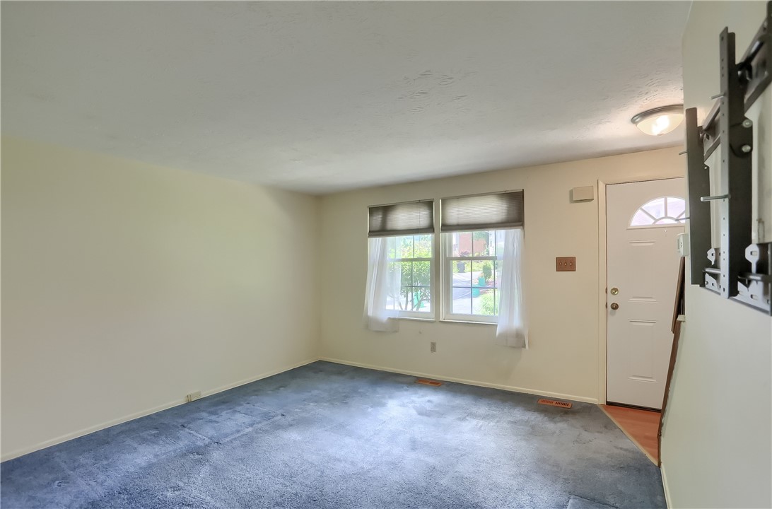 Photo 6 of 27 of 304 Hickory Cir townhome