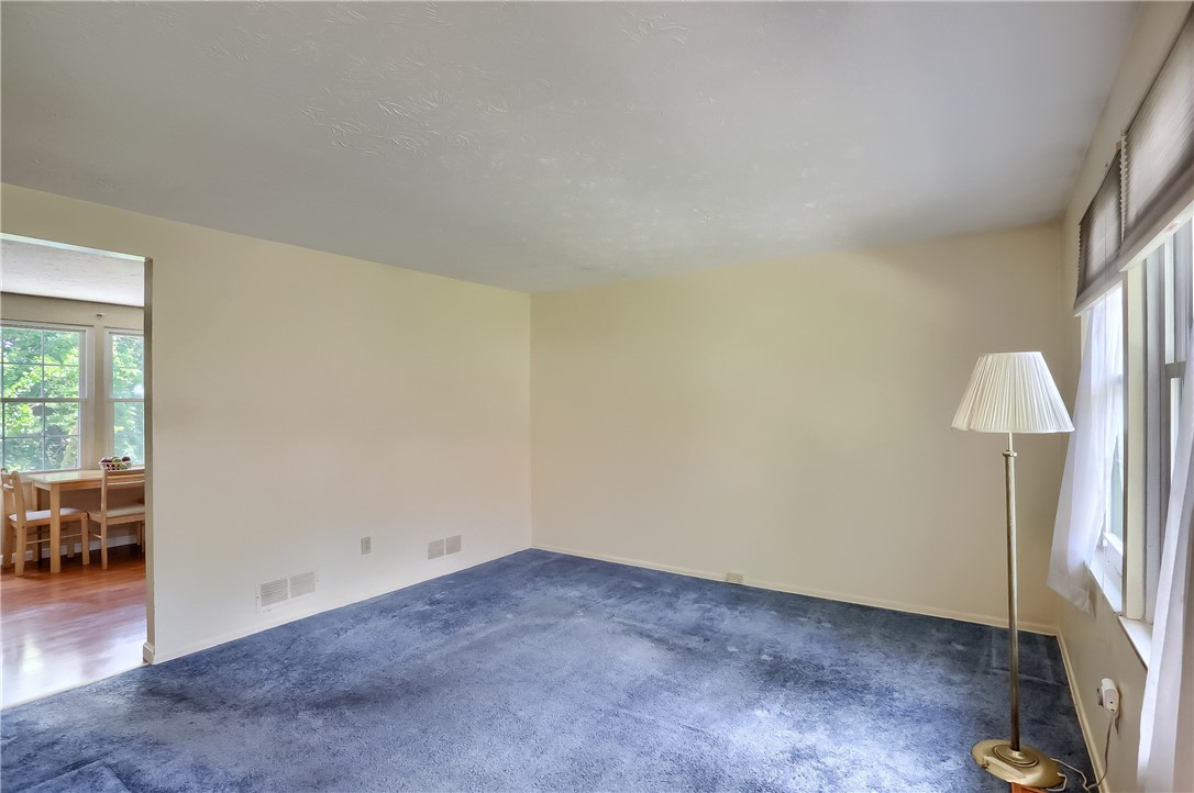 Photo 3 of 27 of 304 Hickory Cir townhome