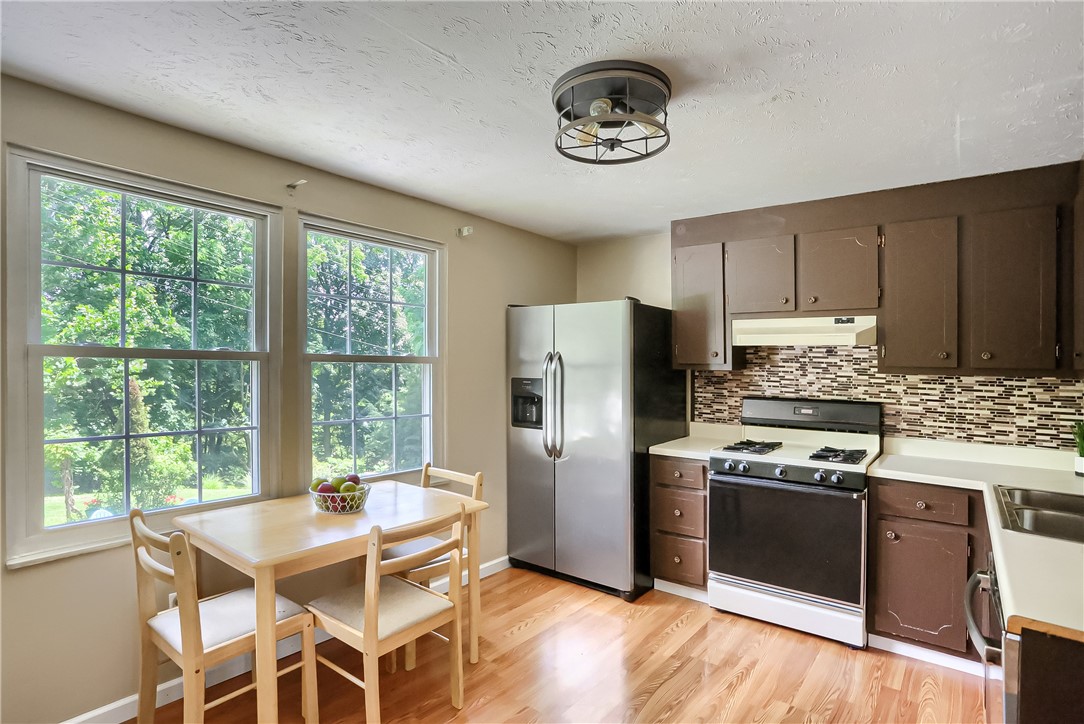 Photo 7 of 27 of 304 Hickory Cir townhome