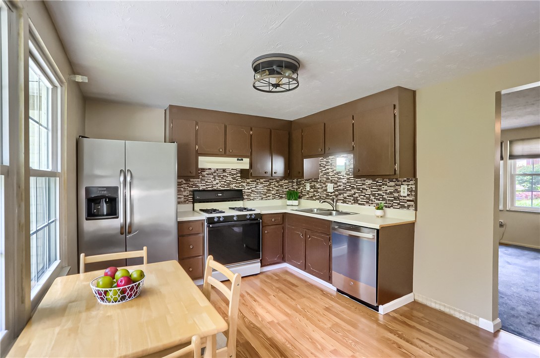 Photo 9 of 27 of 304 Hickory Cir townhome