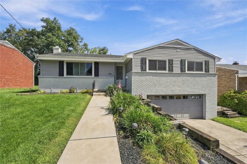 Homes For Sale - 205 Van Doren Drive Dr<br/> Harrison Twp, PA 15065