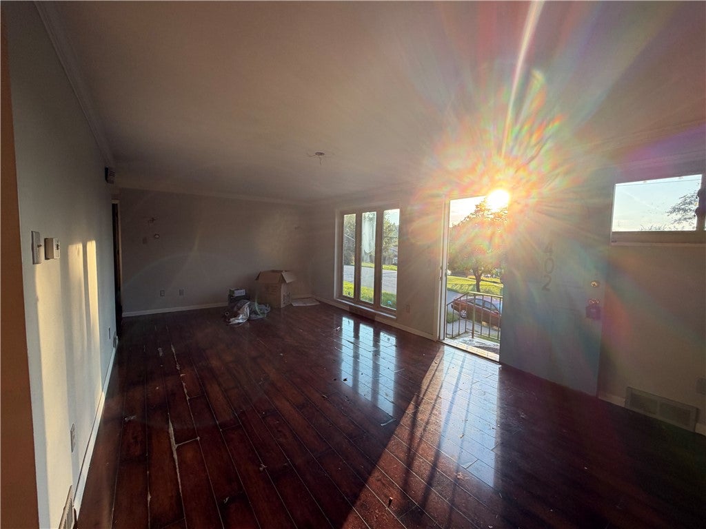 402 Elias Dr