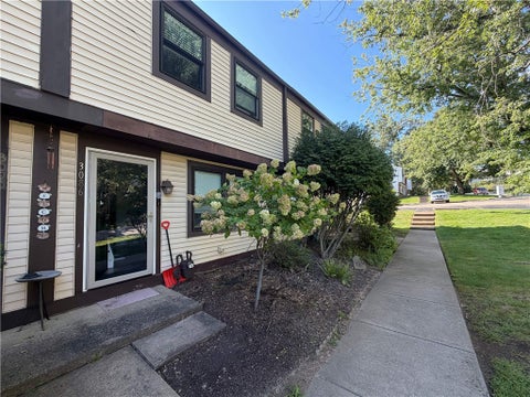 Townhouse For Sale - 3086 Dara Dr<br/> South Park, PA 15129