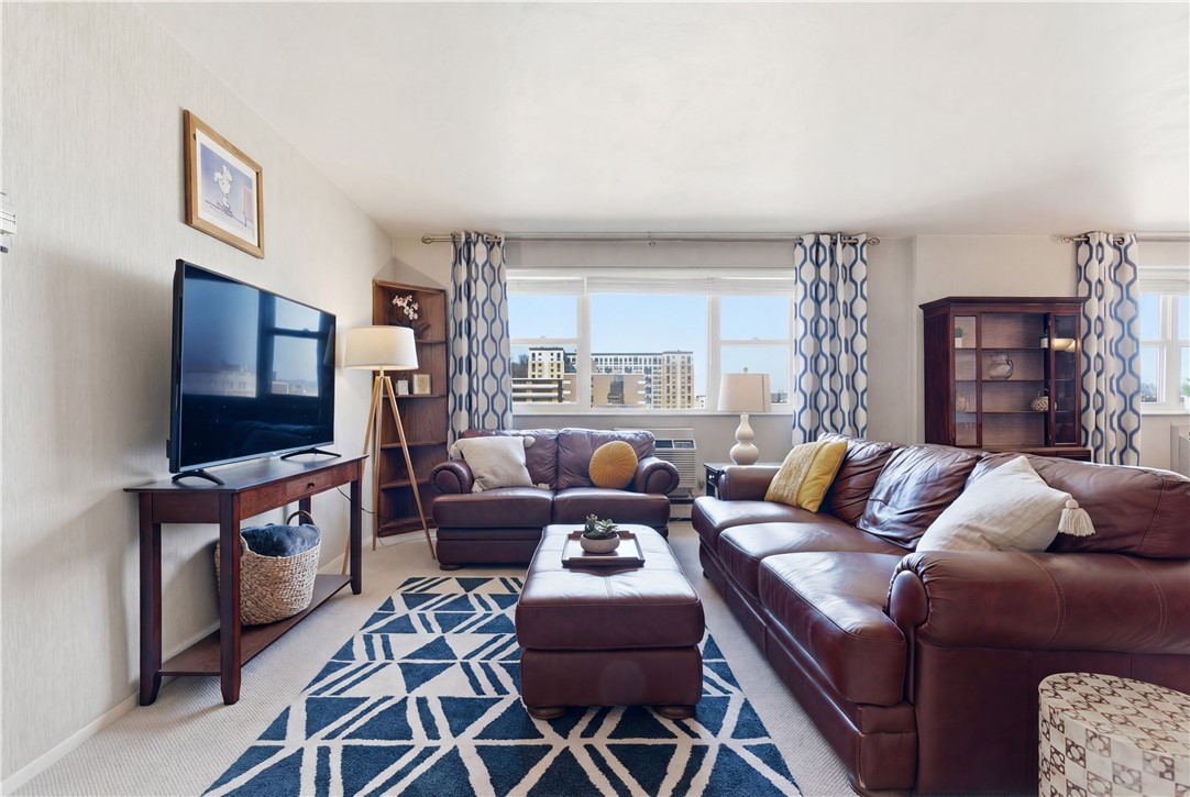 144 N Dithridge Street 814