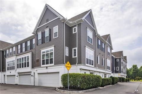Photo of 325 Parade St, Cranberry Twp, PA 16066 (MLS # 1763578)