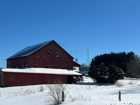 Photo of 2029 Perry Hwy, Volant, PA 16156 (MLS # 1738782)