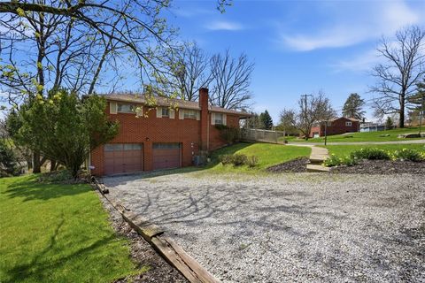 Photo of 150 Baker Dr, Pittsburgh, PA 15237 (MLS # 1746306)