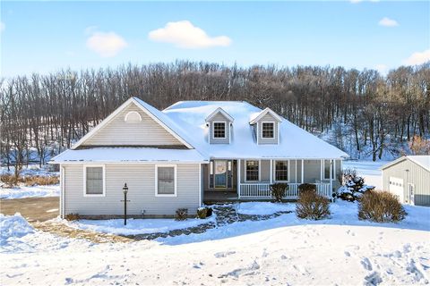 Photo of 181 Pigeon Creek Rd, Eighty Four, PA 15330 (MLS # 1738835)
