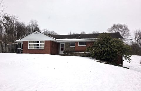 Photo of 3903 Milton Dr, Gibsonia, PA 15044 (MLS # 1737719)