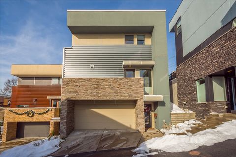 Photo of 15 Bailey Park Ln, Pittsburgh, PA 15210 (MLS # 1737681)