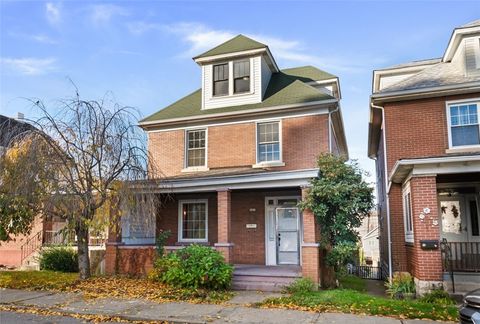 Photo of 1927 Kenneth Ave, New Kensington, PA 15068 (MLS # 1729557)