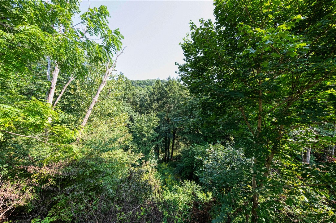 Ellport Borough, Pennsylvania 16117, United States, 2 Bedrooms Bedrooms, ,1 BathroomBathrooms,Residential,Pending,48117