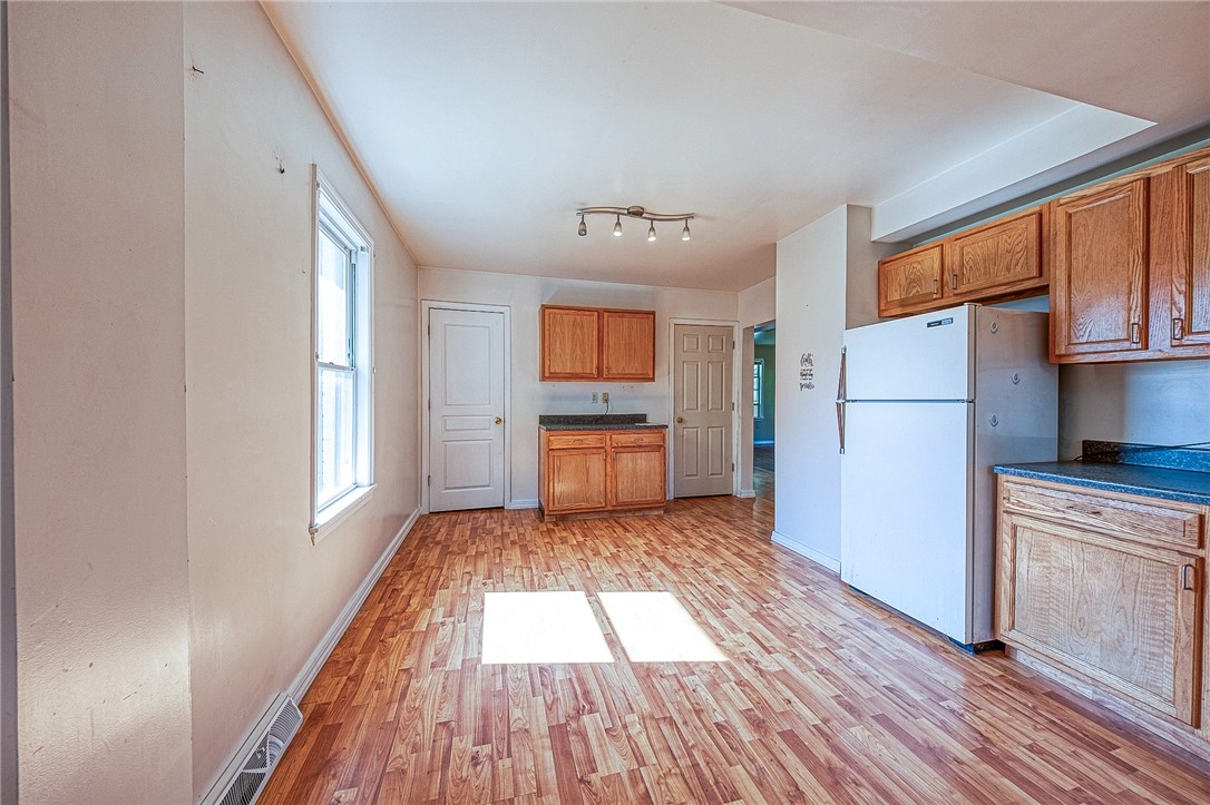 Ellport Borough, Pennsylvania 16117, United States, 2 Bedrooms Bedrooms, ,1 BathroomBathrooms,Residential,Pending,48117