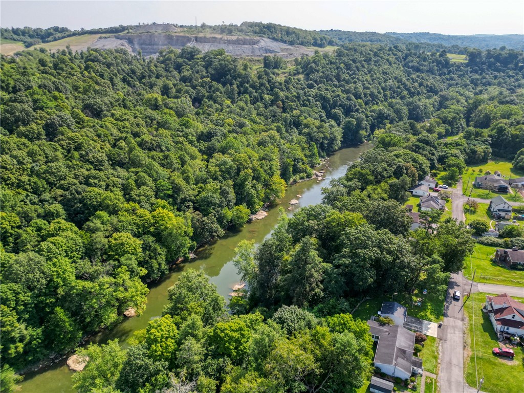 Ellport Borough, Pennsylvania 16117, United States, 2 Bedrooms Bedrooms, ,1 BathroomBathrooms,Residential,Pending,48117