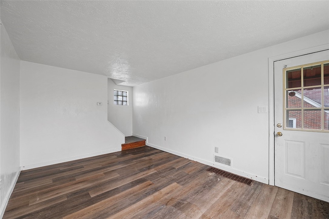 416 Oak St St, West Mifflin, Pennsylvania image 5
