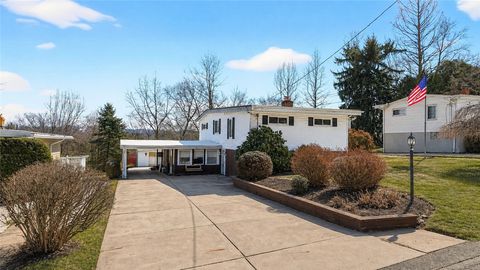 Photo of 3604 Rosebriar Ave, Glenshaw, PA 15116 (MLS # 1750420)