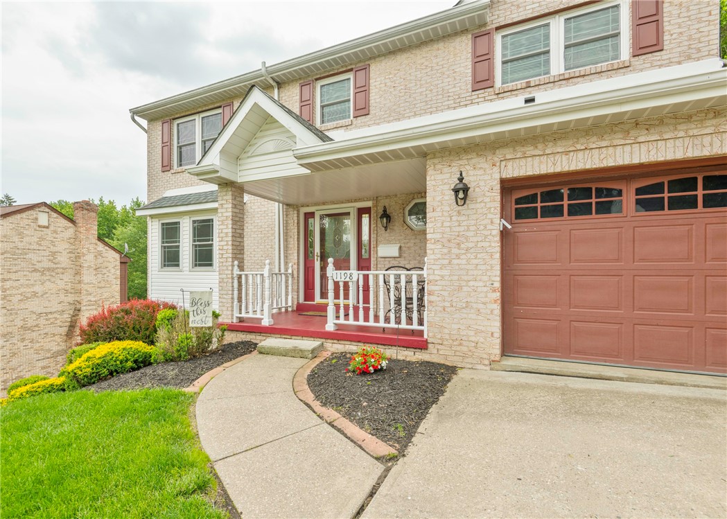 1198 Fox Terrier Dr Dr, Bethel Park, Pennsylvania image 2