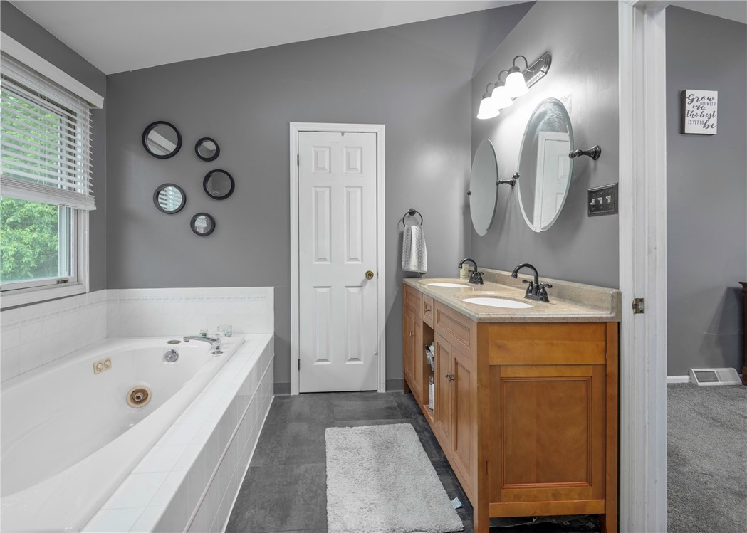 1198 Fox Terrier Dr Dr, Bethel Park, Pennsylvania image 31