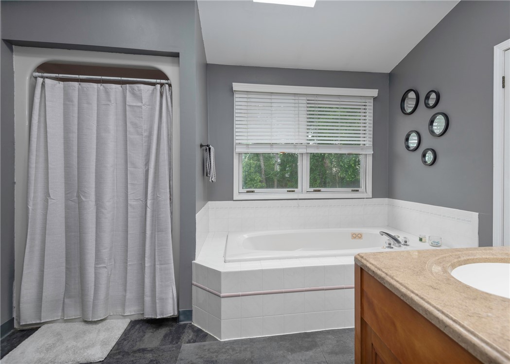 1198 Fox Terrier Dr Dr, Bethel Park, Pennsylvania image 29