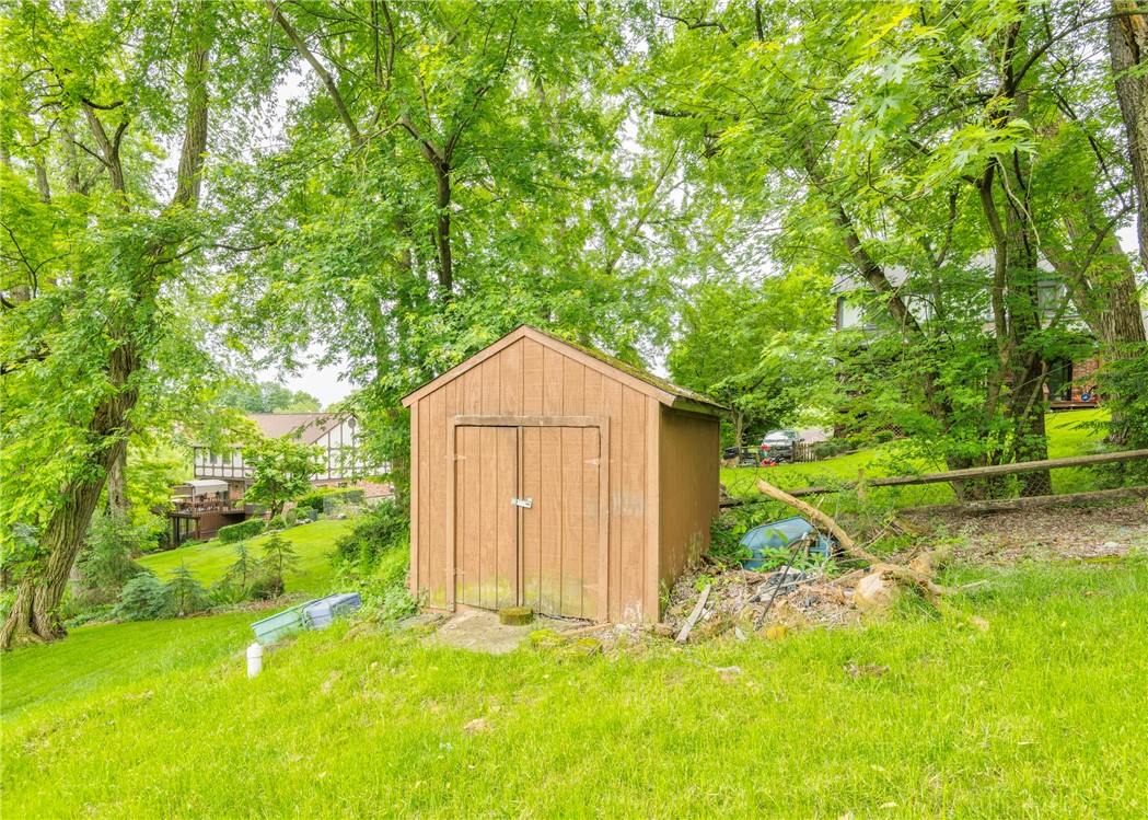1198 Fox Terrier Dr Dr, Bethel Park, Pennsylvania image 10
