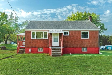 Homes For Sale - 147 W Pennsylvania Avenue Ave<br/> Westmoreland County, New Stanton, PA 15601